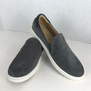 women's grey suede UGG slip on size 6l.5 US